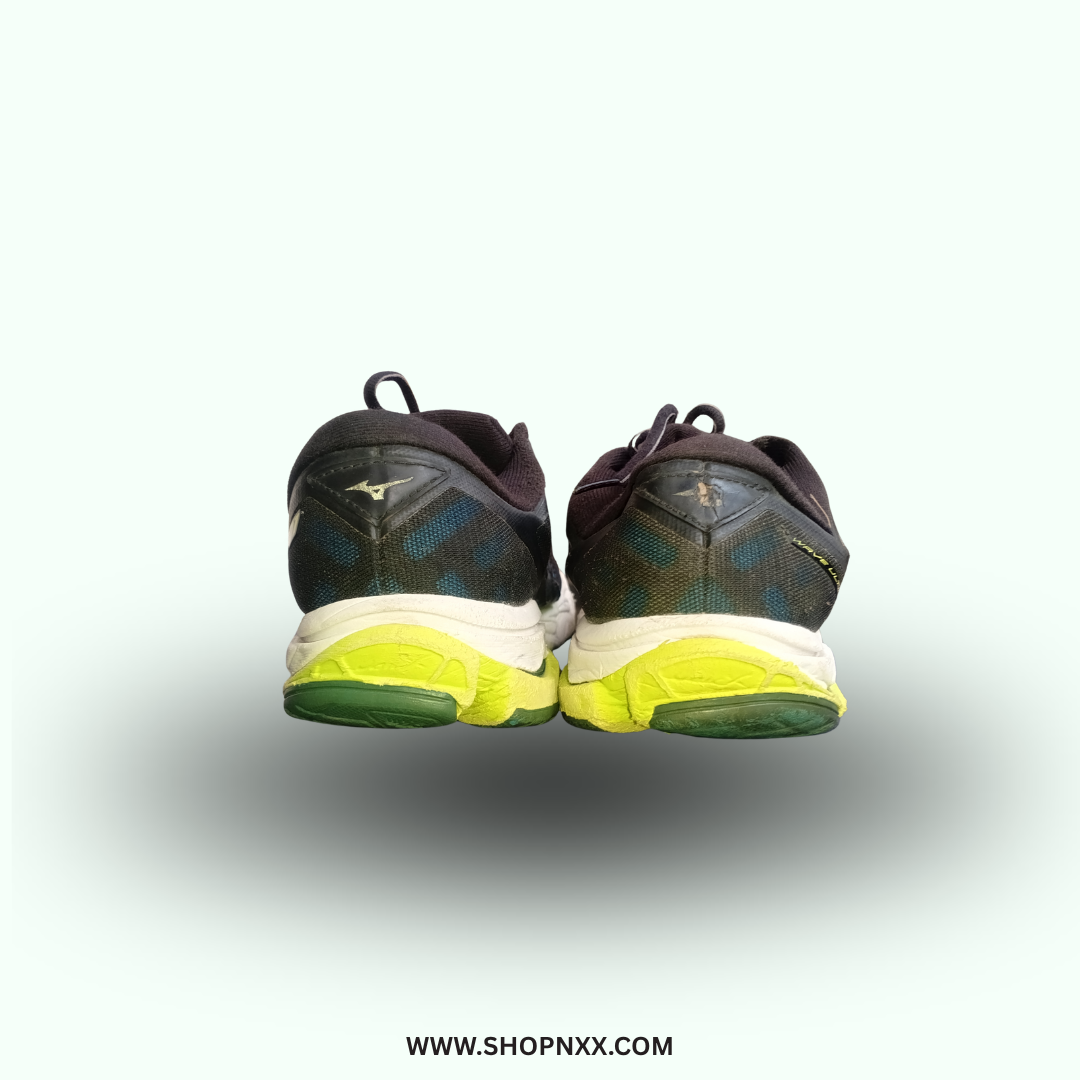 Mizuno Wave Ultima 11 - preloved men's shoe