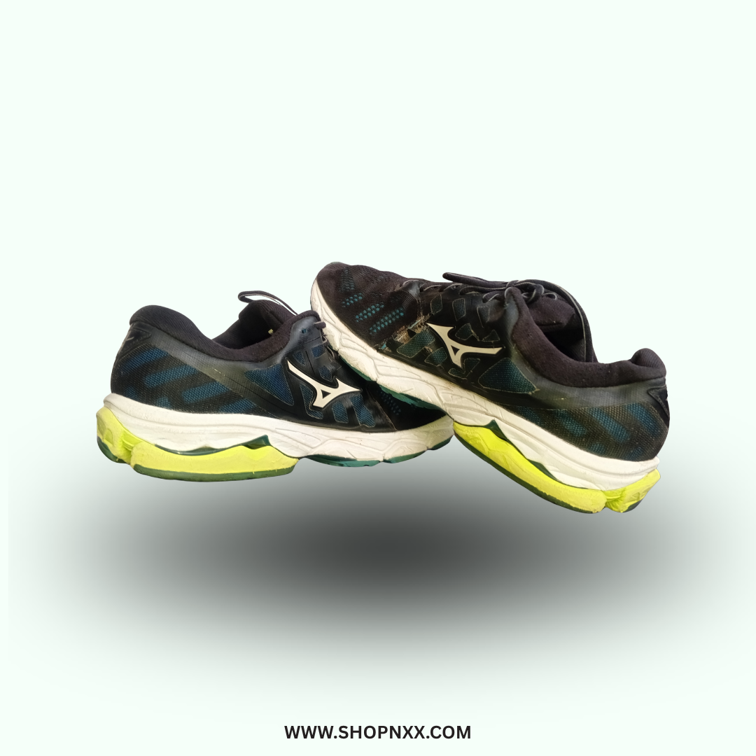 Mizuno Wave Ultima 11 - preloved men's shoe