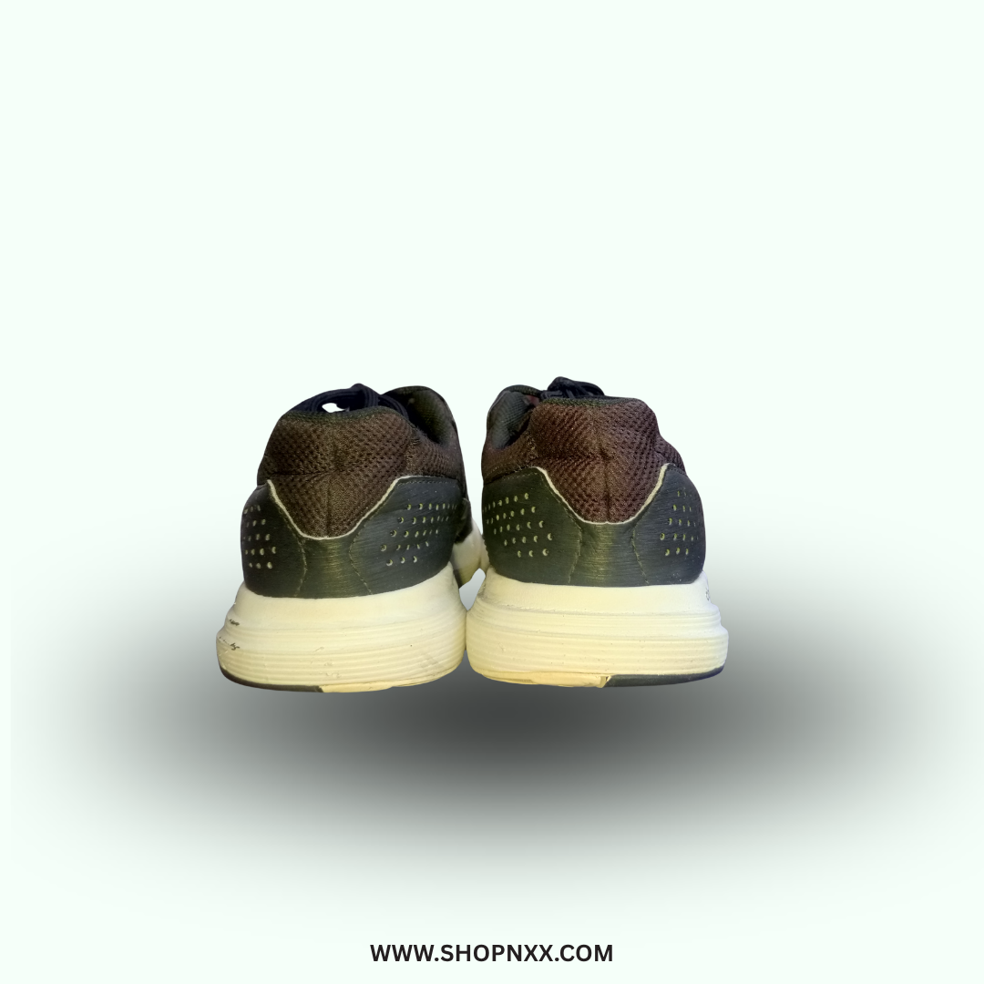 Adidas Galaxy 4 - preloved men's shoe