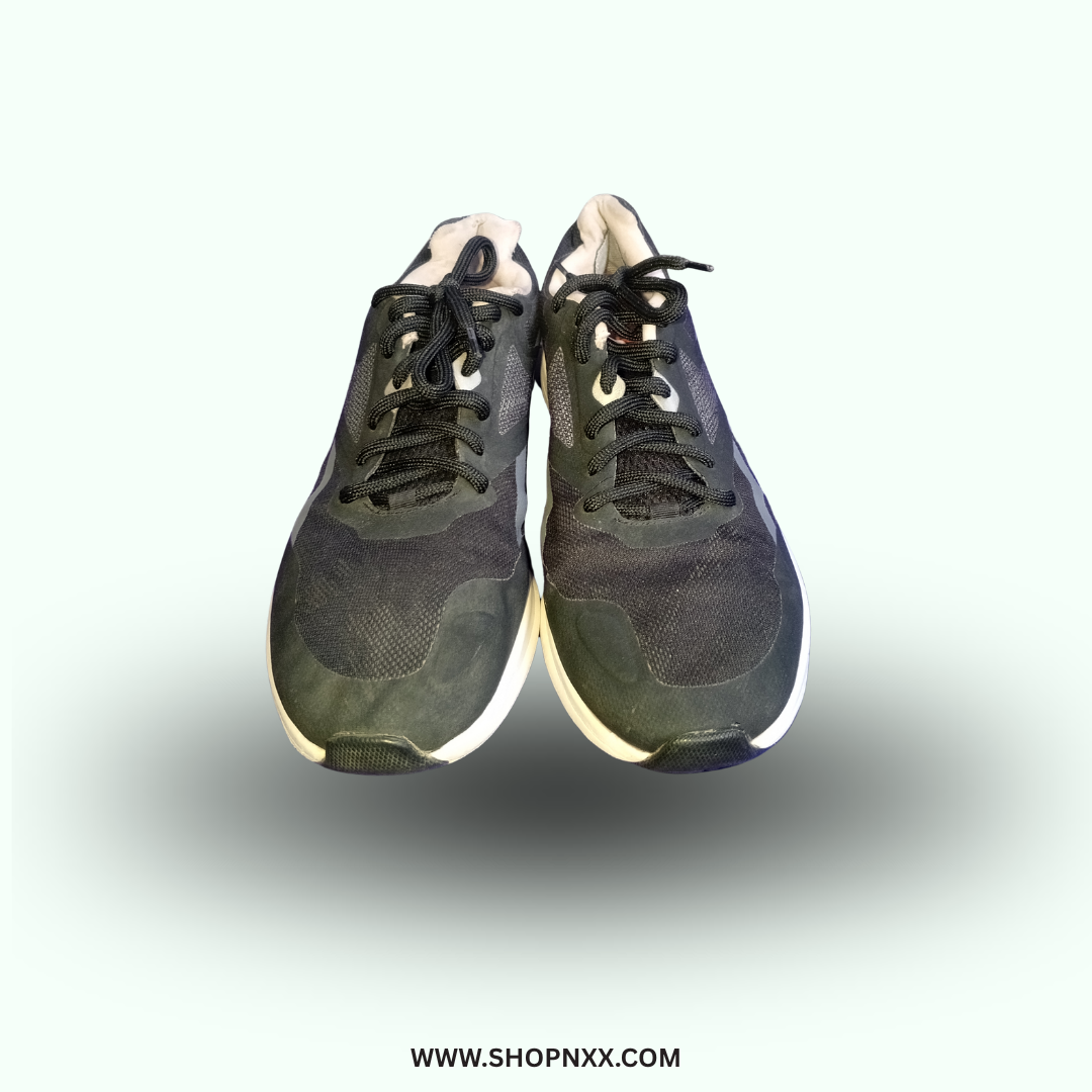 Reebok Runner 4 - preloved men's shoe