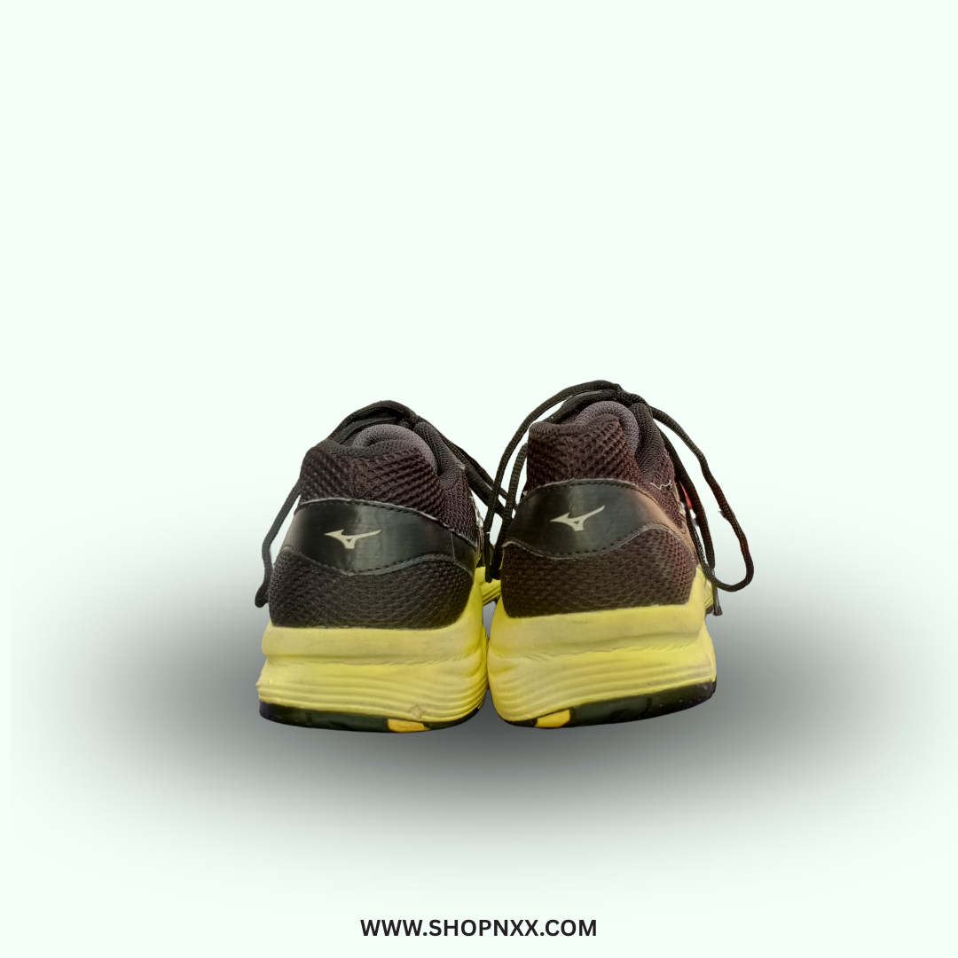 Mizuno Maximizer 16 - preloved men's shoe