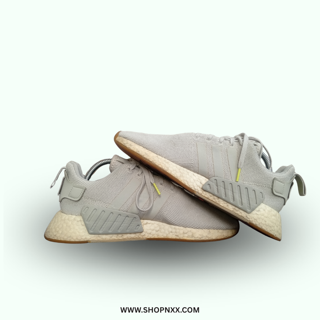 Adidas NMD R2 - preloved unisex shoe