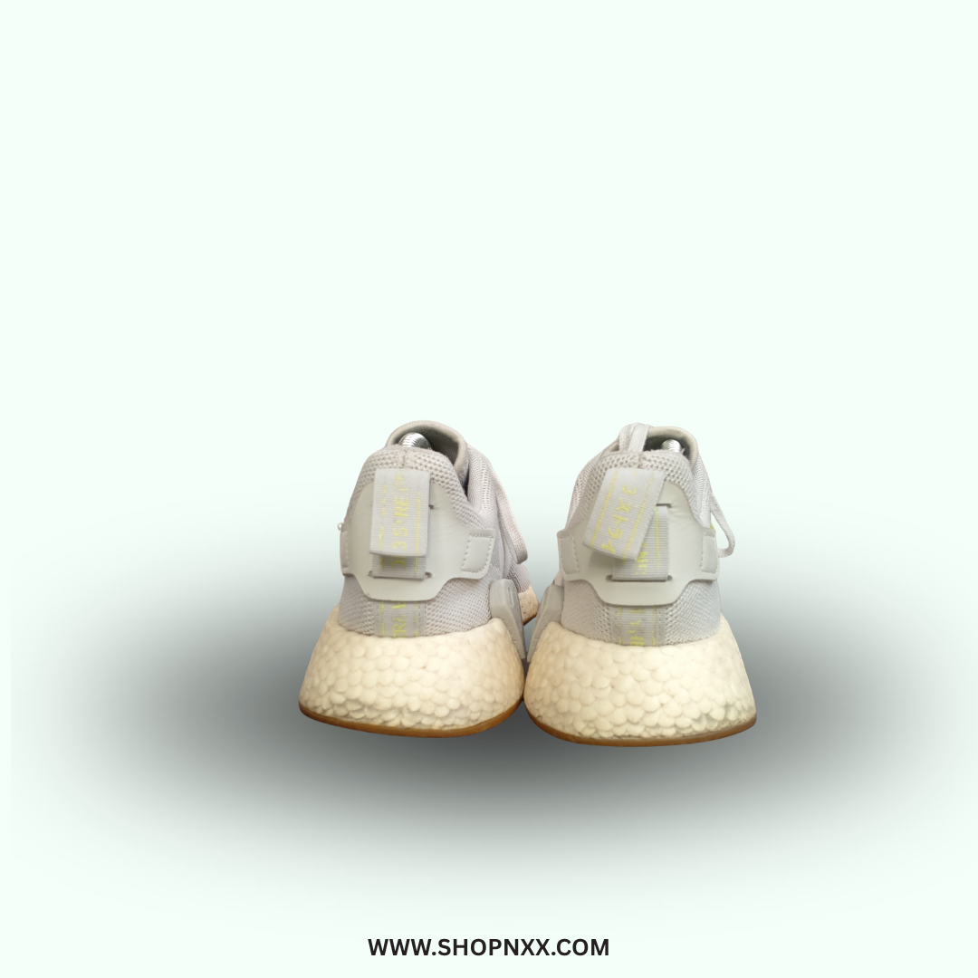 Adidas NMD R2 - preloved unisex shoe